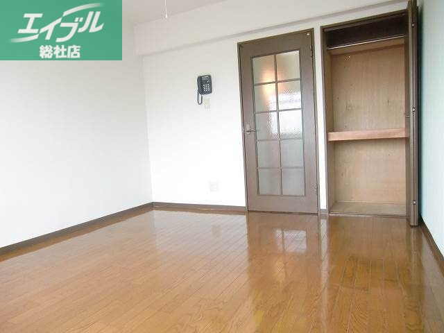 居室・リビング　同タイプのお部屋の写真です