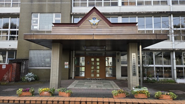 中学校　目黒区立目黒西中学校（中学校）まで881m