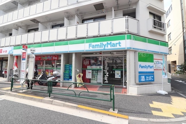 コンビニ　ファミリーマート新中野店（コンビニ）まで57m