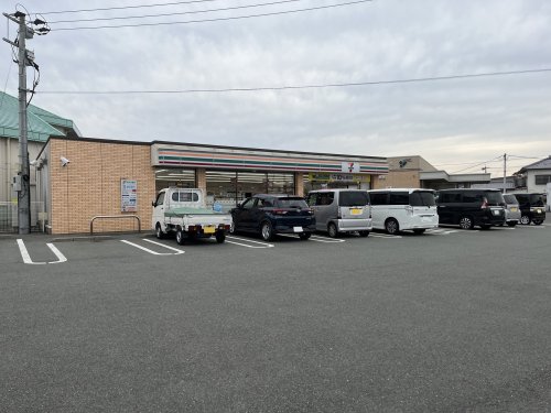 コンビニ　セブンイレブン 八代松高小学校前店（コンビニ）まで555m