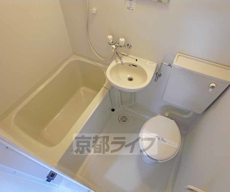 バス・シャワールーム　きれいなユニットバスです。