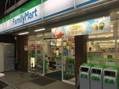 コンビニ　ファミリーマート 西神田二丁目店（コンビニ）まで121m