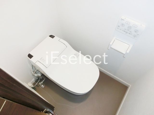 トイレ　トイレはシンプルですね。