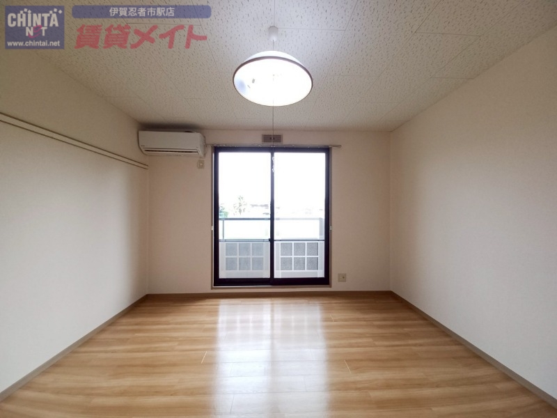 居室・リビング　同物件別室写真