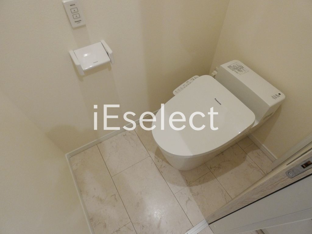 トイレ　嬉しいウォシュレット付き