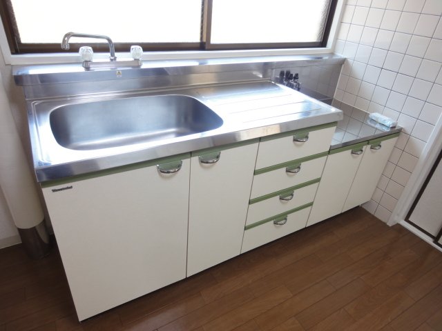 キッチン　同物件、別号室のものです。