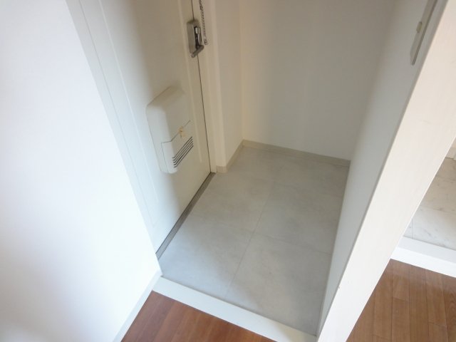 玄関　同物件、別号室のものです。