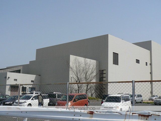 図書館　市立図書館（図書館）まで1300m