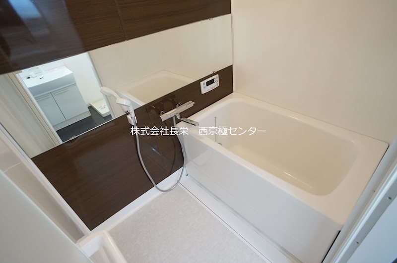 バス・シャワールーム　※同建物・別号室の写真です★（実際のお部屋とは異なります）