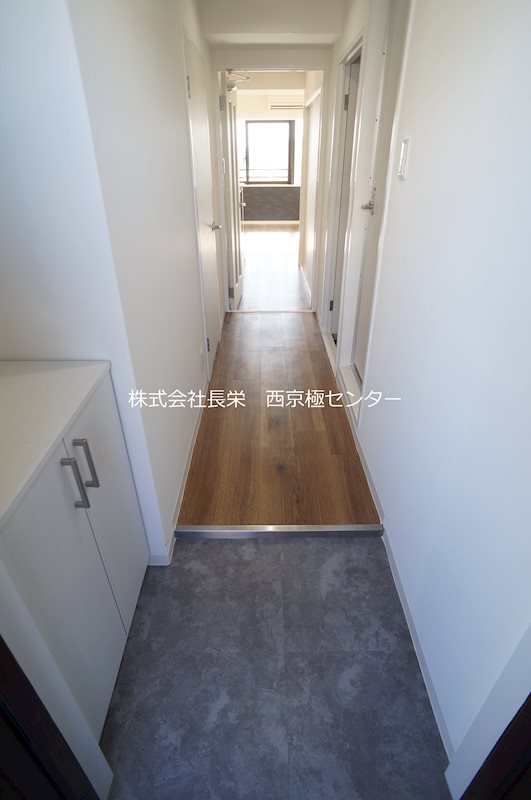 玄関　※同建物・別号室の写真です★（実際のお部屋とは異なります）