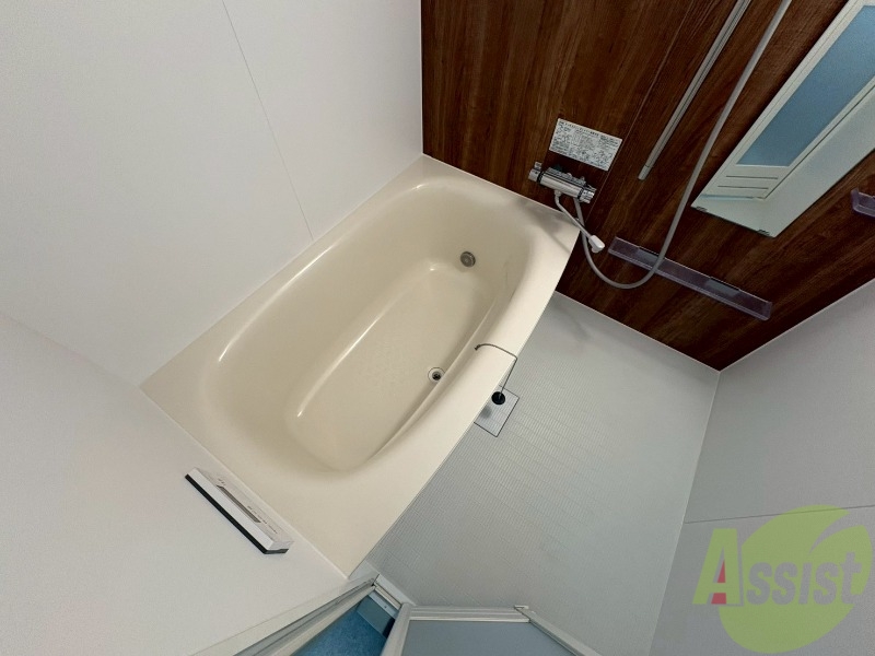 バス・シャワールーム　お風呂になります。一日の疲れを癒してくださいね。