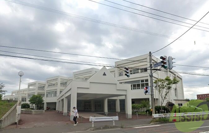 中学校　札幌市立あやめ野中学校（中学校）まで1225m