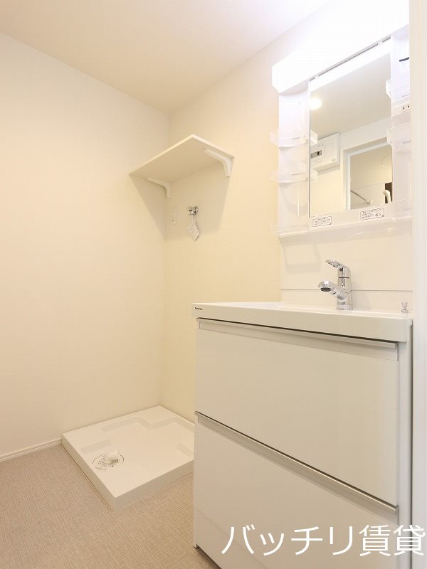 洗面設備　同型タイプの為、現状を優先致します。