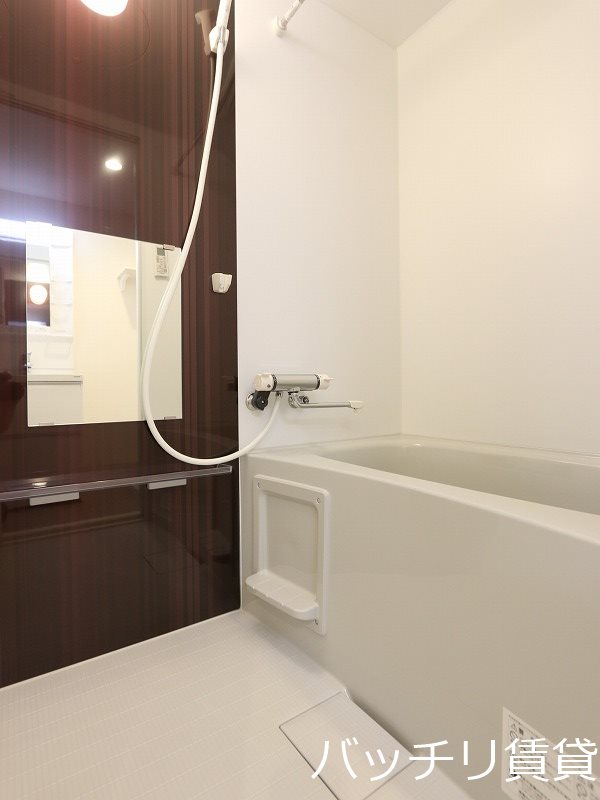 バス・シャワールーム　同型タイプの為、現状を優先致します。