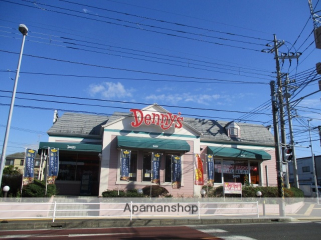 飲食店　デニーズ六会店（飲食店）まで395m