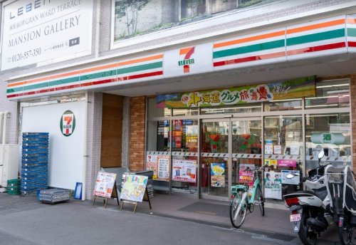 コンビニ　セブンイレブン 氷川台駅前店（コンビニ）まで721m