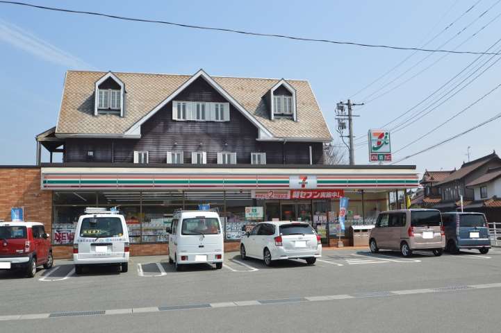コンビニ　セブンイレブン（コンビニ）まで875m