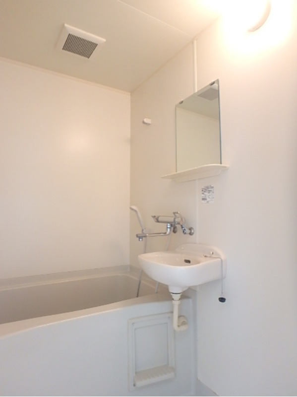 バス・シャワールーム　図面と現状に相違がある場合には現状を優先