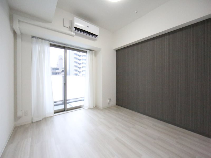 居室・リビング　洋室7帖　エアコン完備　バルコニーに面しています