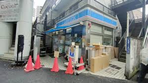 コンビニ　ローソン赤羽西一丁目店（コンビニ）まで30m