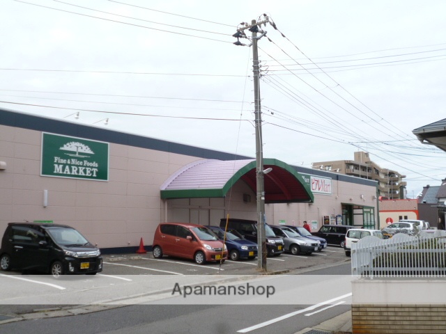 スーパー　ピアレマート新和店（スーパー）まで838m