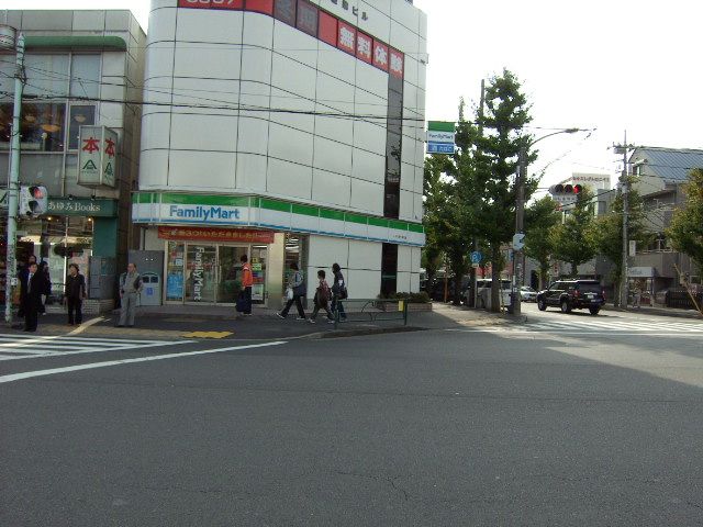 コンビニ　ファミリーマートＪＲ八王子南口店（コンビニ）まで273m
