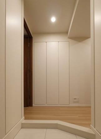 玄関　※別部屋の参考写真です。