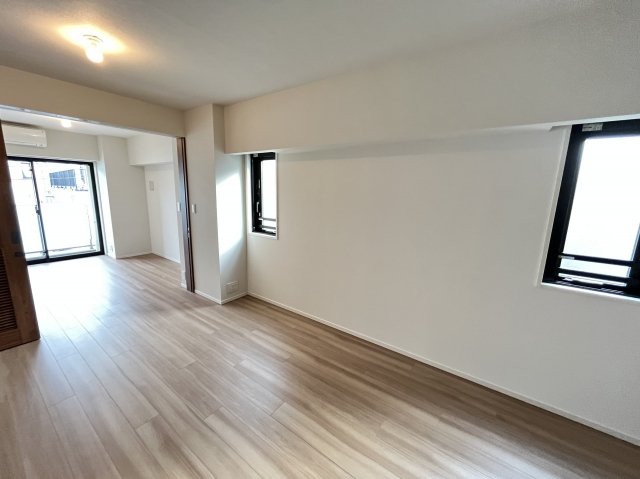 居室・リビング　※別部屋の参考写真です。