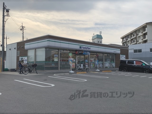 コンビニ　ファミリーマート奈良秋篠早月町（コンビニ）まで290m