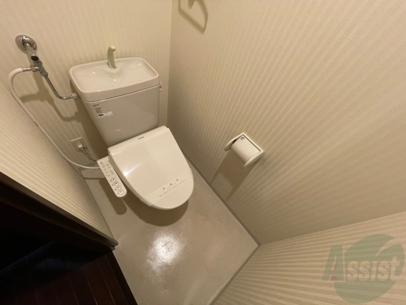 トイレ　ウォシュレット機能がついたトイレです。安心して使用できます。