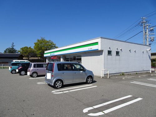 コンビニ　ファミリーマート 富山下坂倉店（コンビニ）まで400m