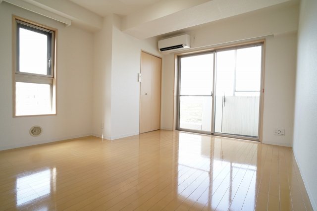 居室・リビング　※別部屋の参考写真です。
