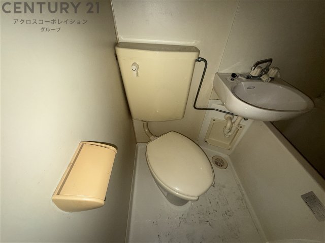 トイレ　トイレ内に手洗い用の洗面台あり