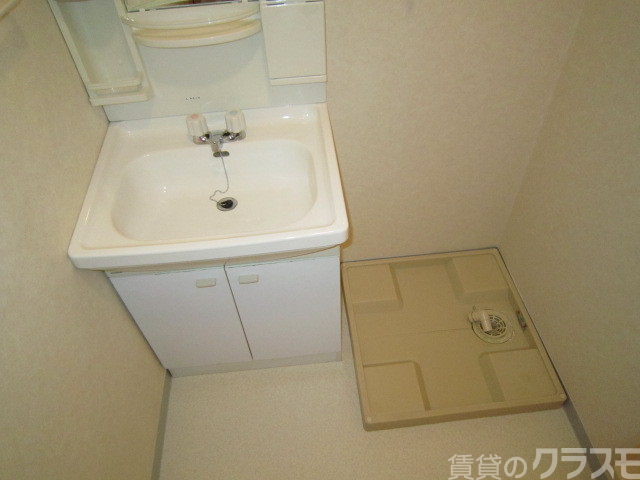 洗面設備　洗面所の横には洗濯機を置いて下さい。