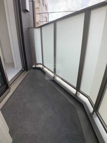 バルコニー　別部屋間取り同じ