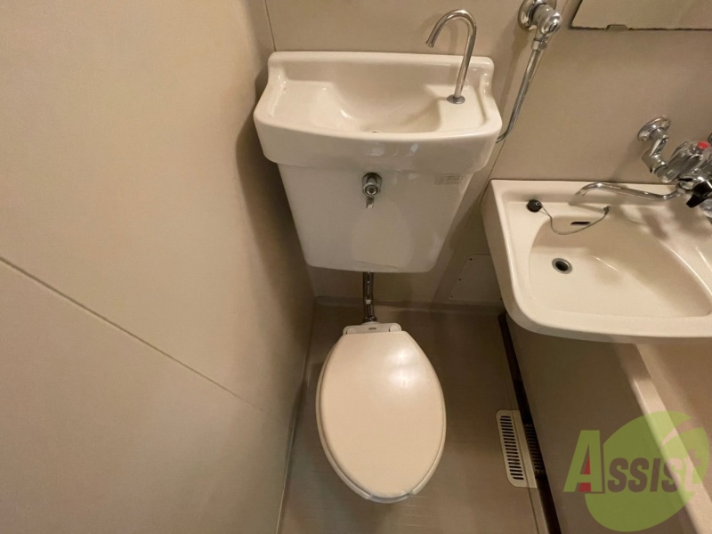 トイレ　こちらはトイレです。清潔感があり、安心して使用できます。