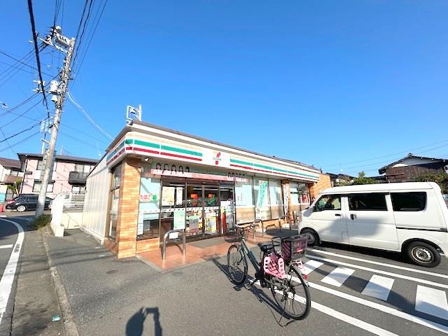 コンビニ　セブンイレブン（コンビニ）まで550m