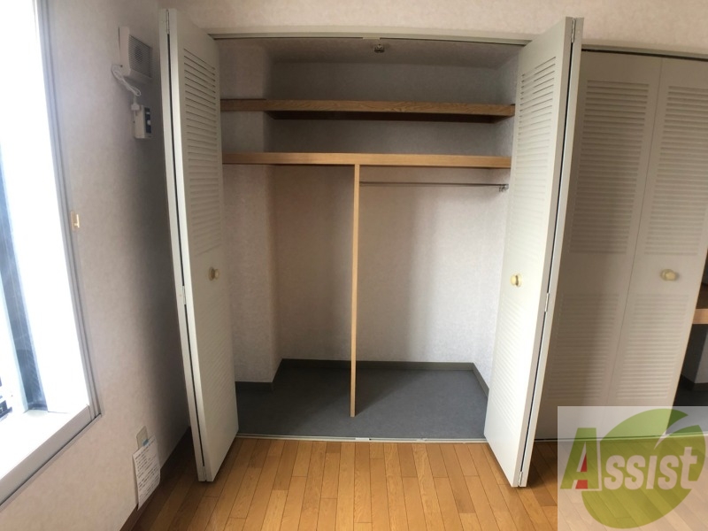 収納　寝室の収納です。部屋がすっきり片付きます。