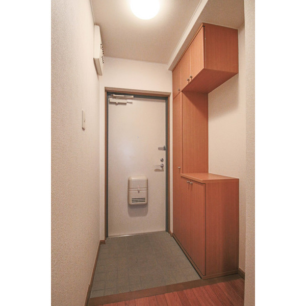玄関　同じ建物の別のお部屋
