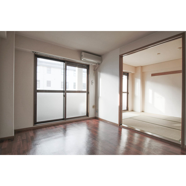 居室・リビング　同じ建物の別のお部屋