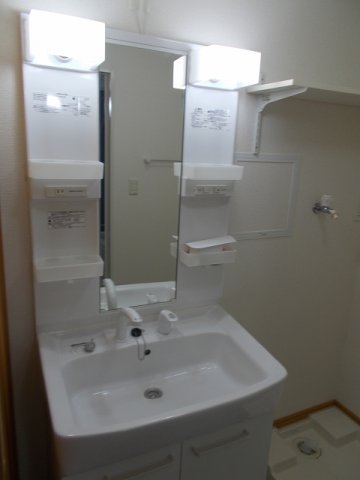 洗面設備　コンパクトで使いやすい洗面所