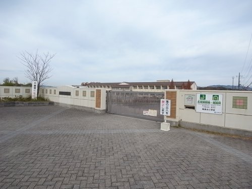 小学校　木津川市立梅美台小学校（小学校）まで722m
