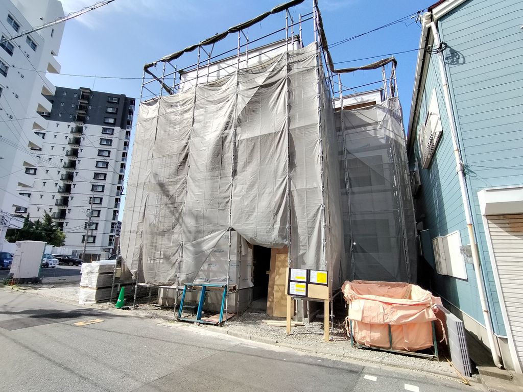 建物外観　駐車場
