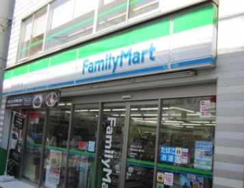 コンビニ　ファミリーマート 世田谷日大通り店（コンビニ）まで356m