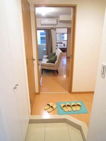 玄関　家具はイメージです