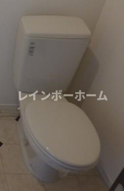 トイレ　落ち着いた色調のトイレです