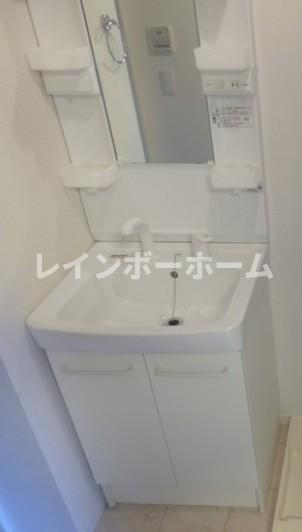 洗面設備　朝の支度にも助かる、独立の洗髪洗面化粧台