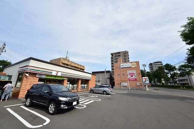 コンビニ　セブンイレブン札幌南郷通5丁目北店（コンビニ）まで297m