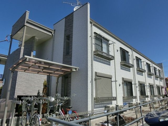 建物外観　２０１３年築　全室南向き