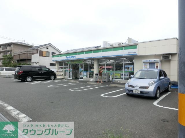 コンビニ　ファミリーマート（コンビニ）まで520m